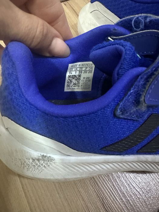 Маратонки адидас номер 33