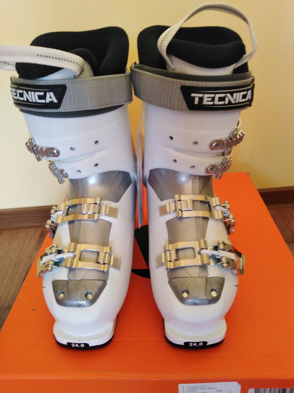 Чисто нови дамски ски обувки Tecnika Esprit 70