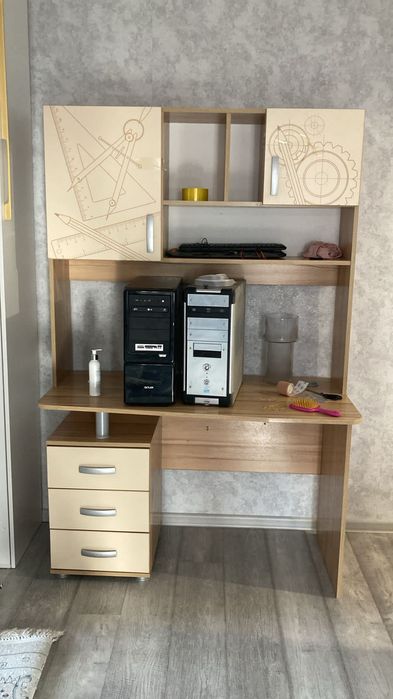 Компьютерный стол