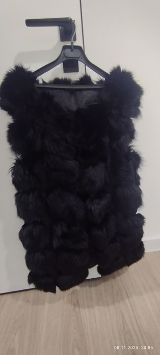 Продам жилетку меховую, куртку детскую