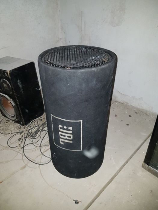 Vand  sau schimb cu dif pe 18 tun de bas jbl original