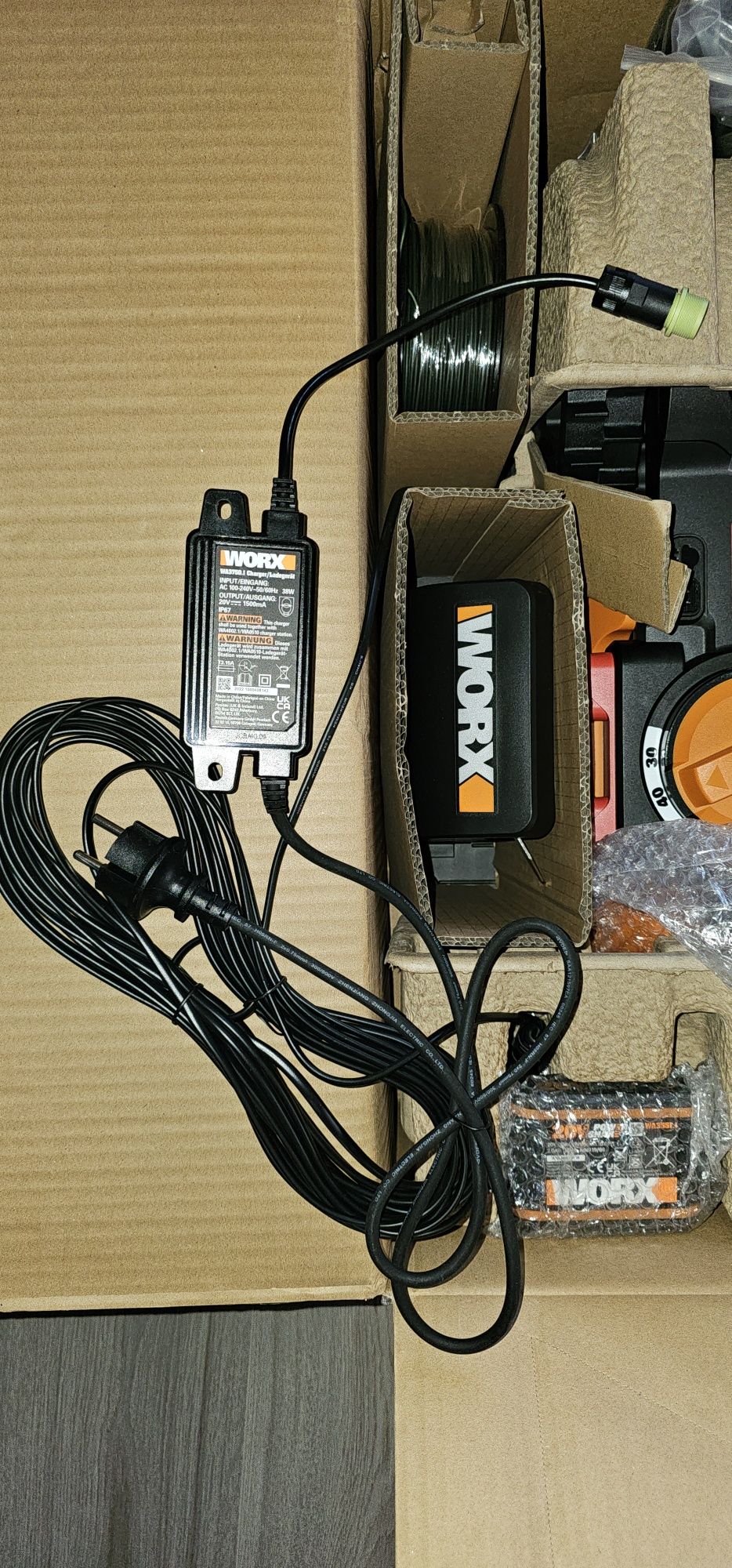 Mașina de tuns iarba robot WORX