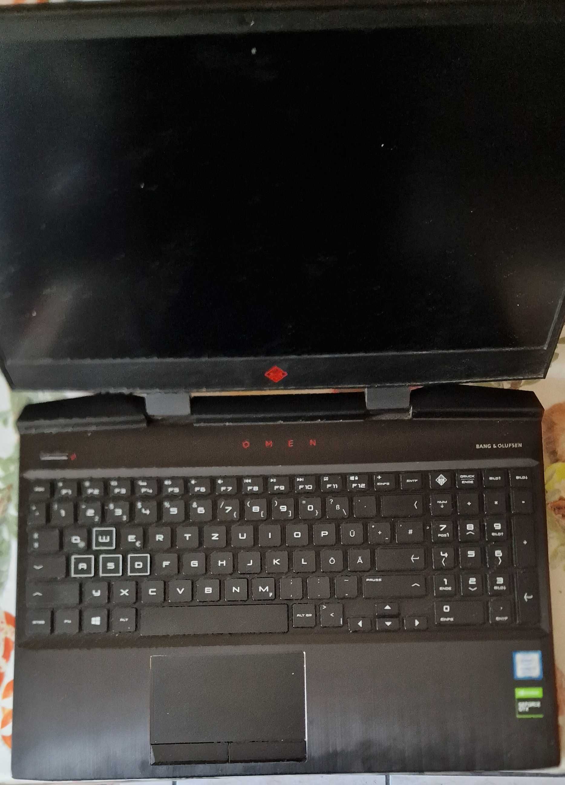 Leptop hp omen windous 11 home