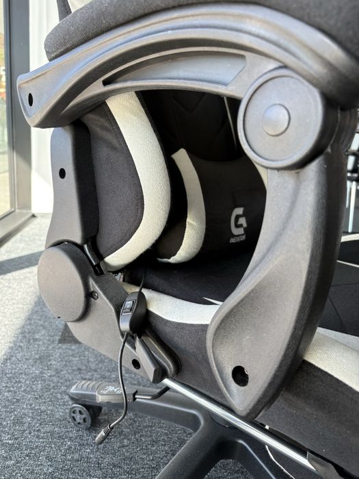 Scaun gaming cu masaj in perna lombară