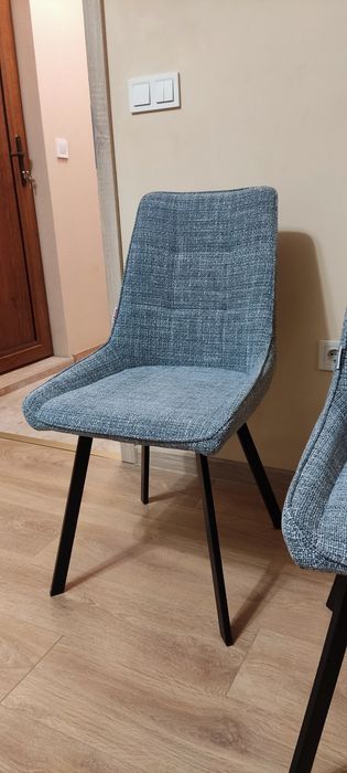 Чисто нови столове.