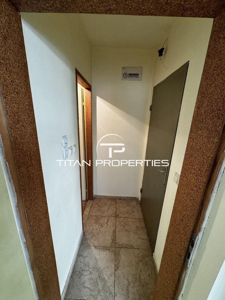 Дава се под наем Офис в Бургас, Център - 34 кв.м за 229.5 € - Снимка #2