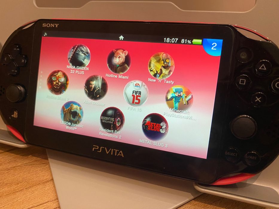 Playstation PS Vita 2000 Pink Black • Modată • 128GB Jocuri