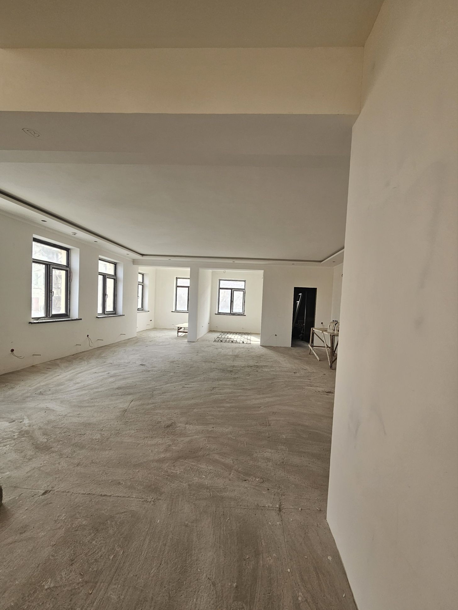 Продаётся отдельно стоящее здание  напротив ЭКОБАЗАРа в М. Улуг. р-не.