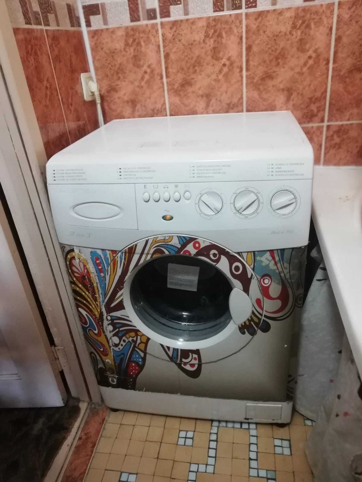 Продам стиральную машину