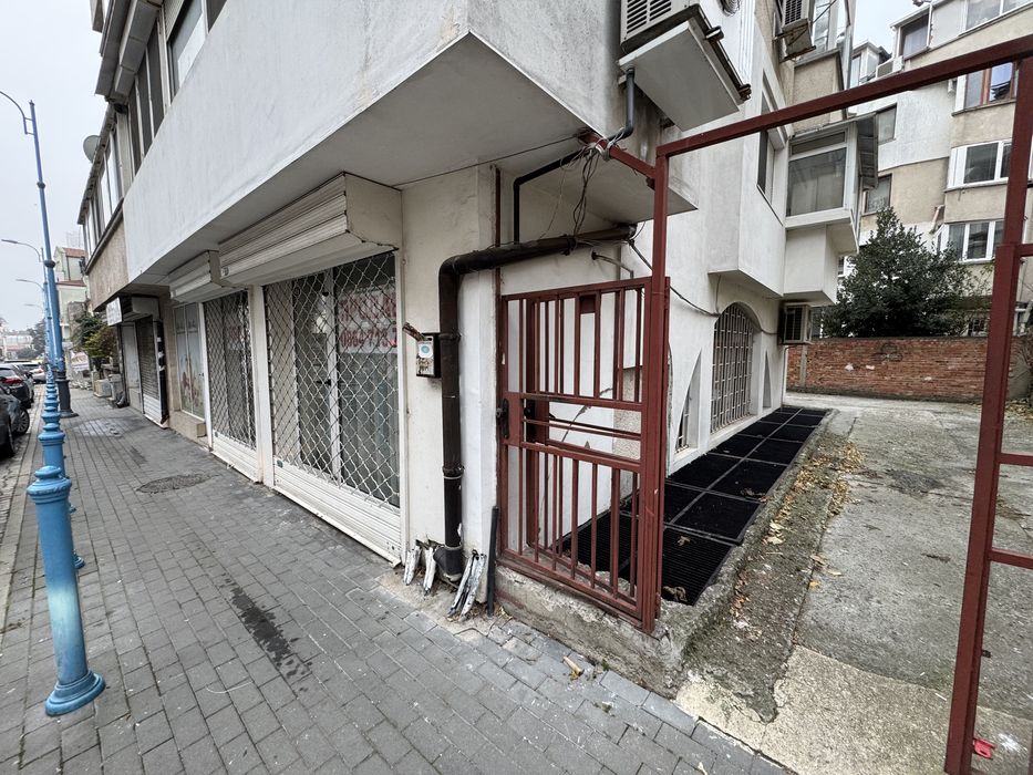 Продава се Магазин в Бургас, Център - 140 кв.м за 1229 €/кв.м - Снимка #1