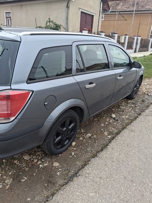 Vând Opel Astra H Anul 2005