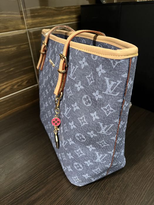 Geantă Louis Vuitton albastră din material textil cu imprimeu monogram