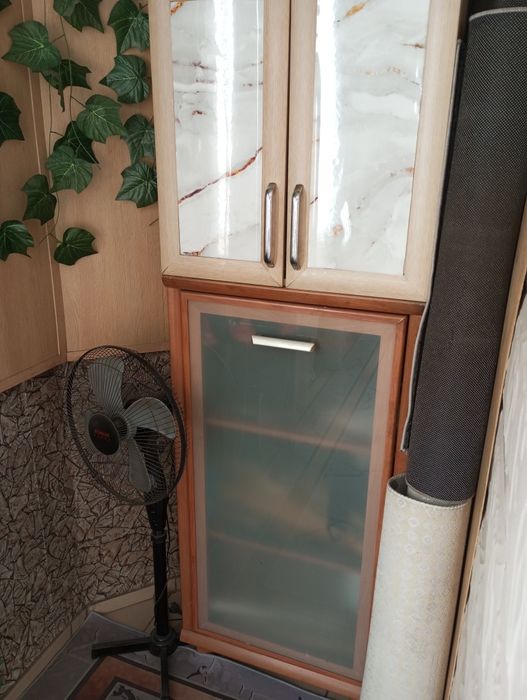 Продам стеклянную полку под телевизор , шкафы, вентилятор