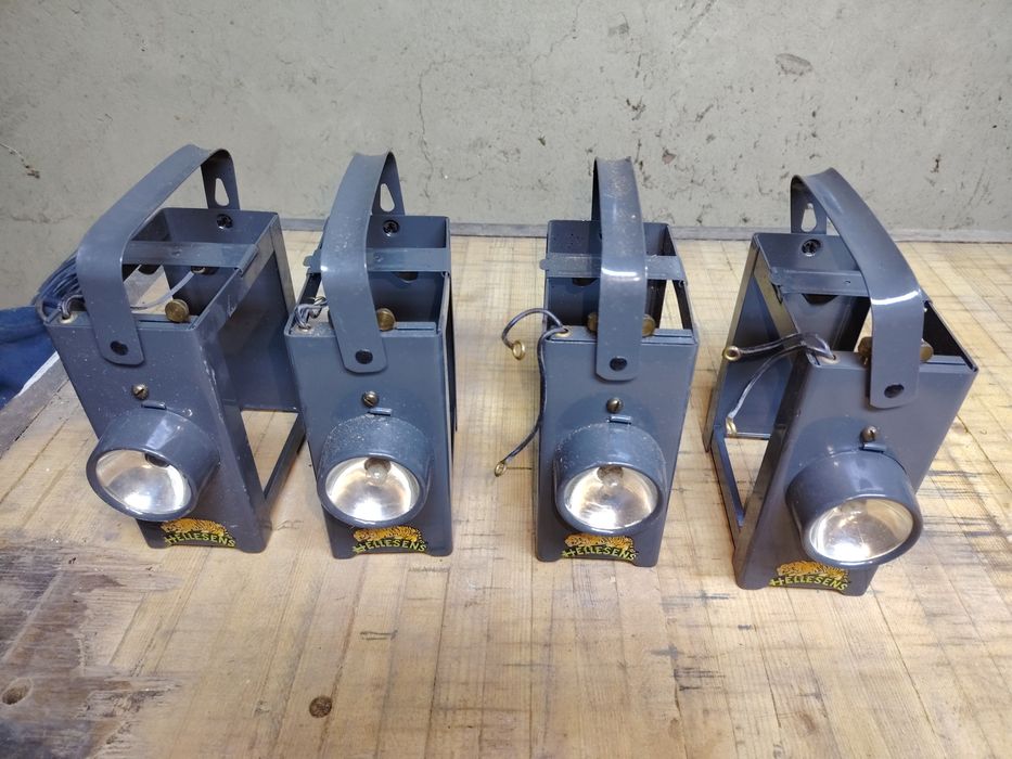 Vand lanterne și bidon tablă