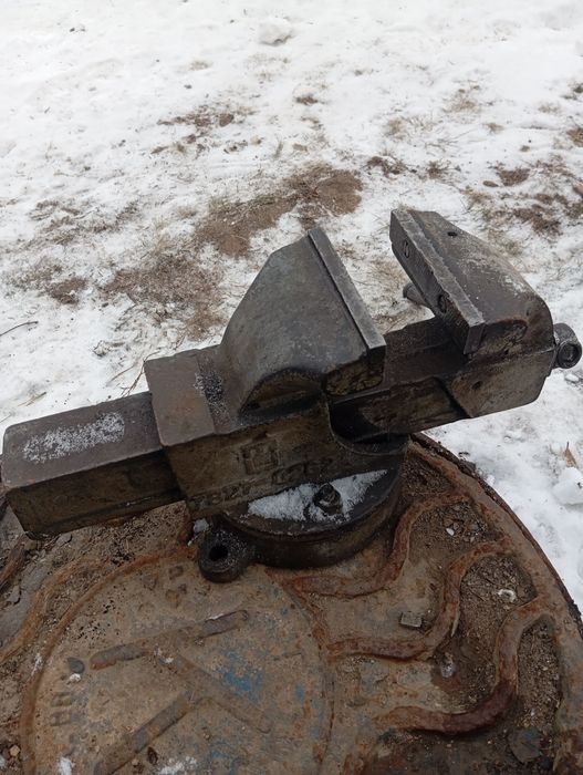 Продам тиски совдеповские