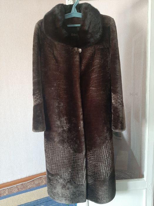 Продам шубу женскую