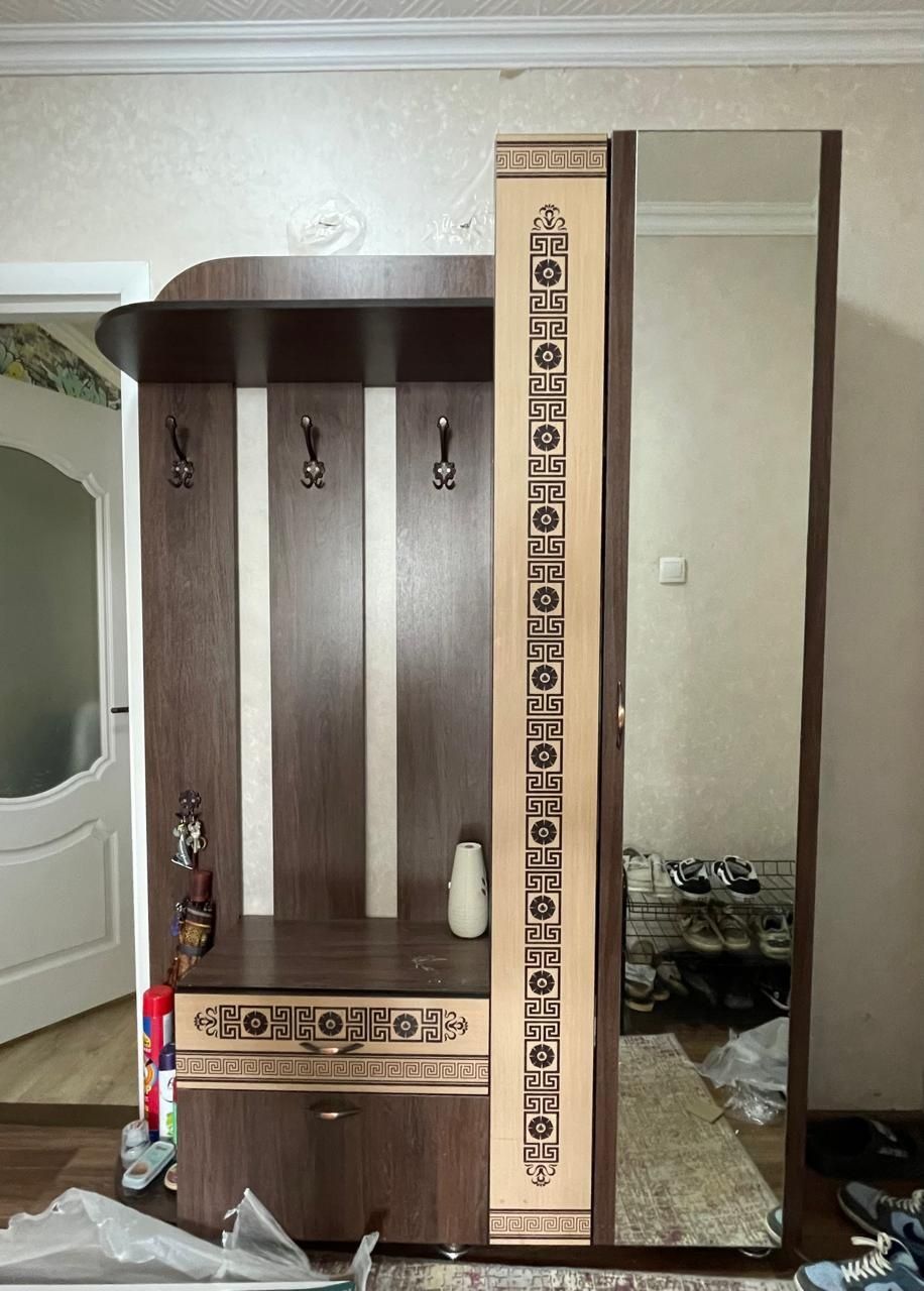 Продам прихожую бу размер  143 × 210× 40