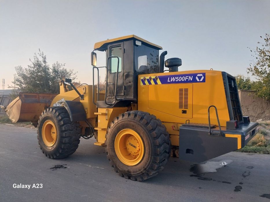 Погрузчик LW500F 3 кубали сотилади