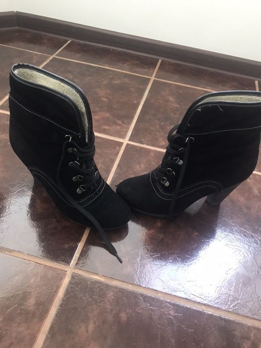 Botine negre in stare foarte buna