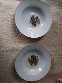 Две порцеланови чинии с флорални мотиви. Цената е за бройка