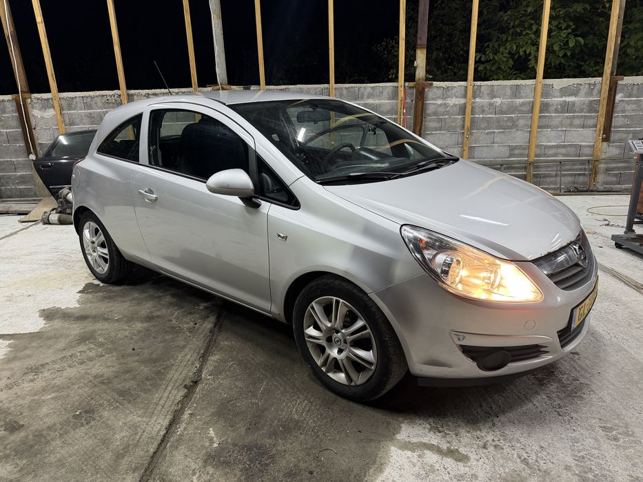 Опел корса 1.2 бензин 2008 Г само на части