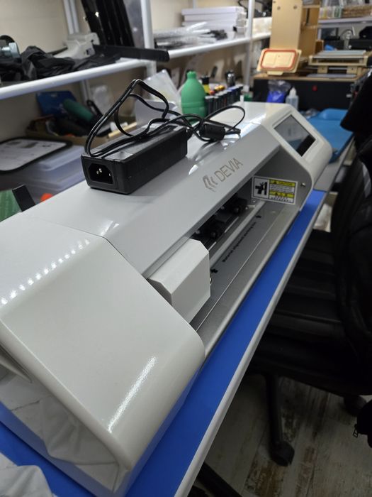 Devia режещ плотер за протектори