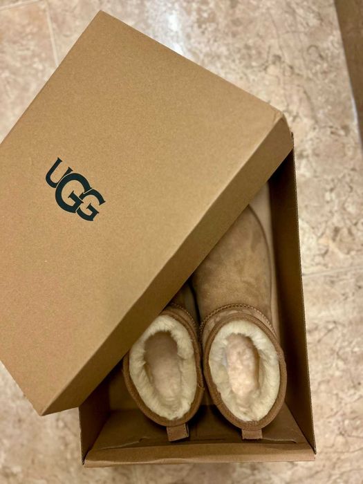 Дамски зимни ботуши UGG