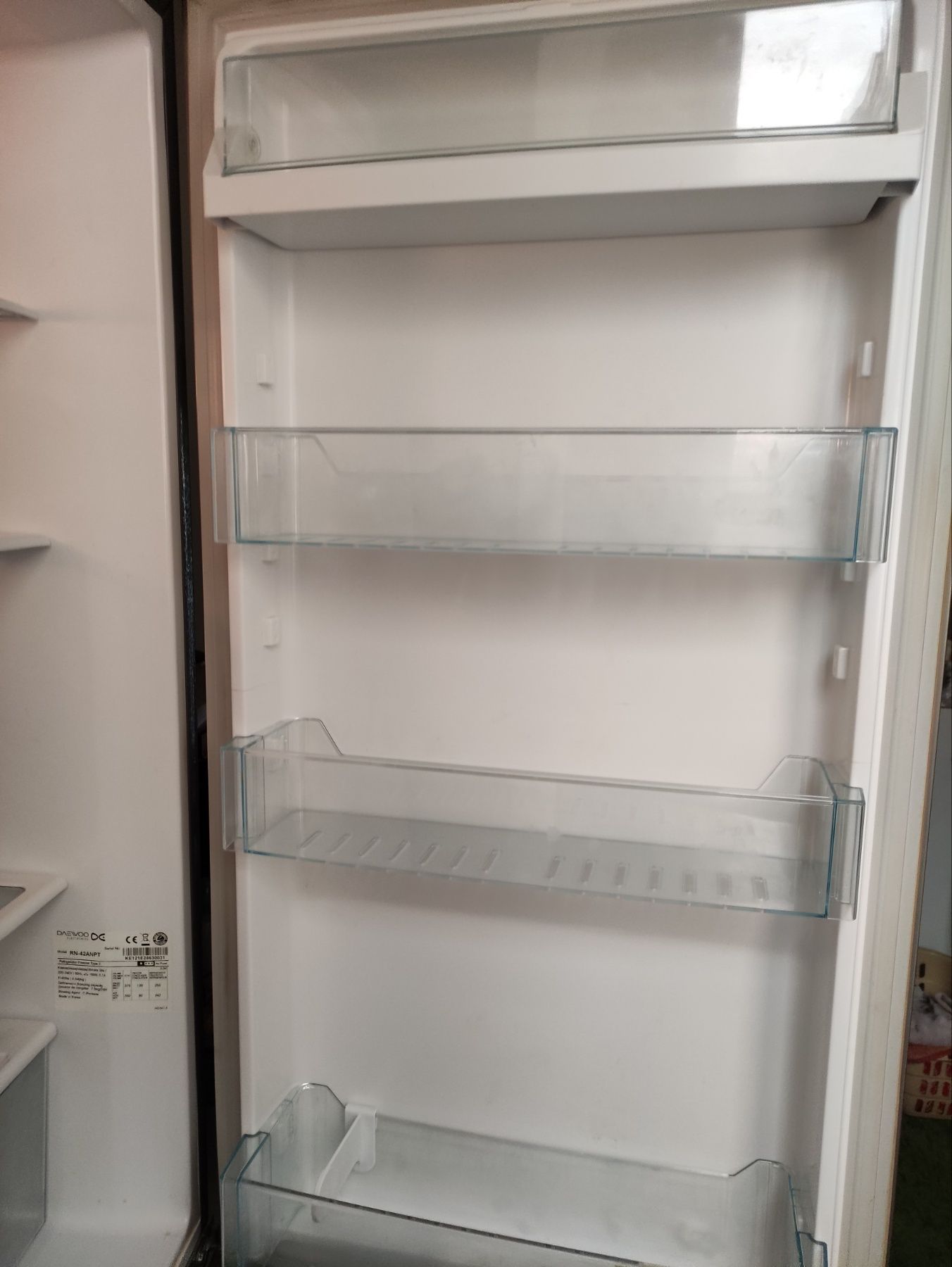 Продавам хладилник