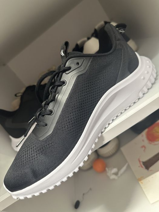 Adiasi Calvin Klein marimea 43, noi