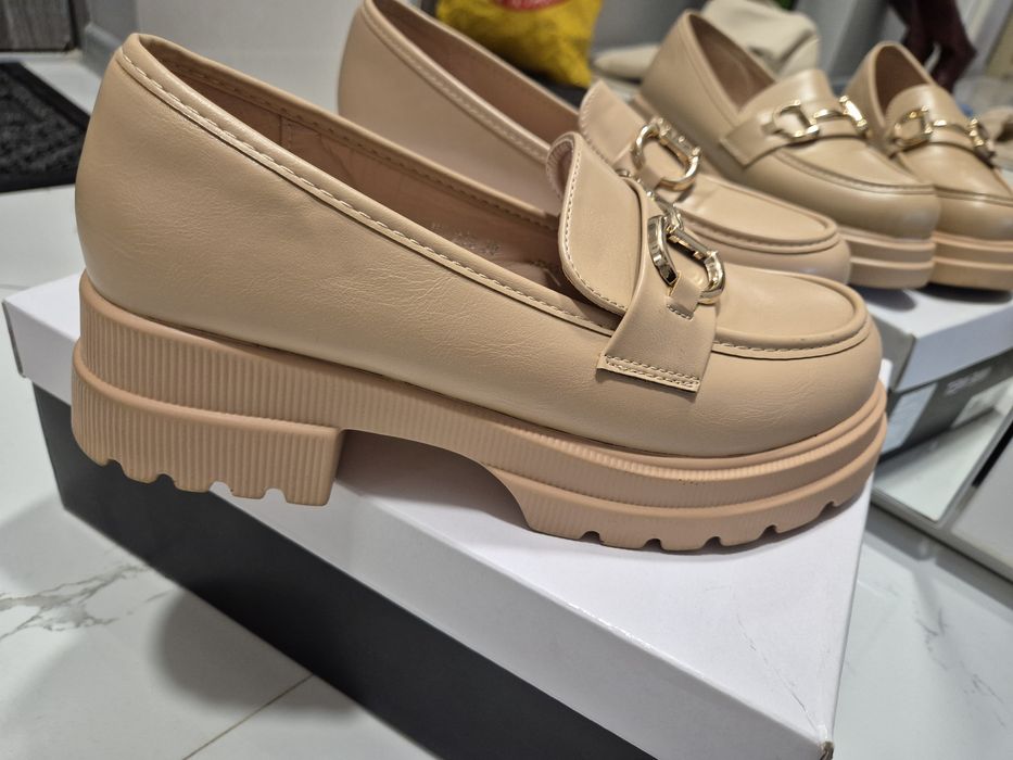 Дамски лоуфъри бежови