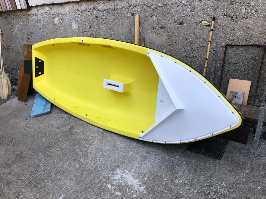 Ветроходно моторна лодка 330