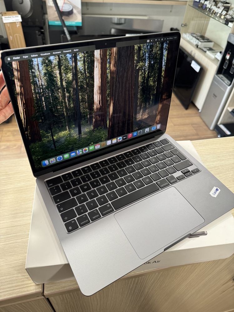 Laptop Apple MacBook Air 13", Apple M3, 8GB/256GB, Space Grey, CA NOU!