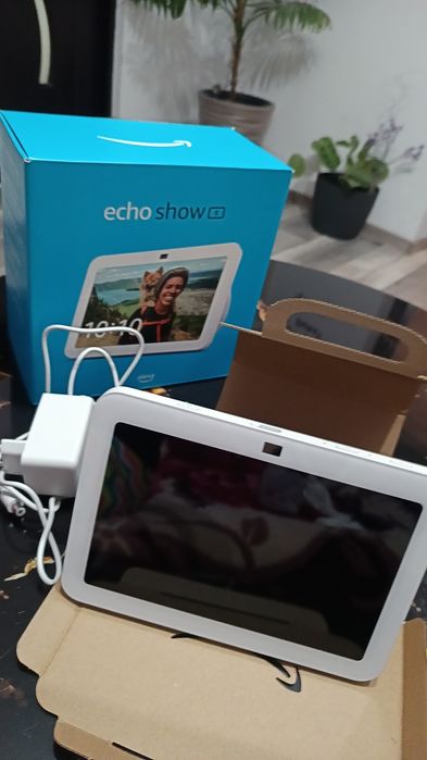 Vând boxă inteligenta Amazon Echo show 8