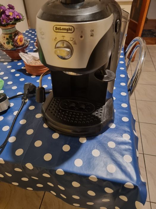 Aparat de cafea DeLonghi, 6 programe de cafea