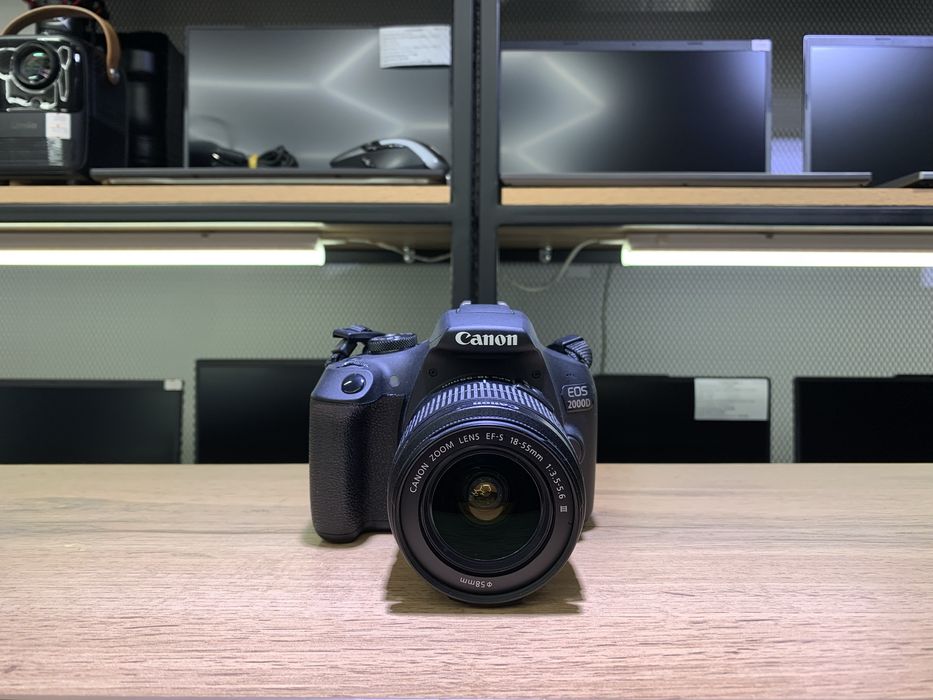 Фотоаппарат Canon EOS 2000D, объектив EFS 18-55 mm, флешка 64 ГБ,1199/