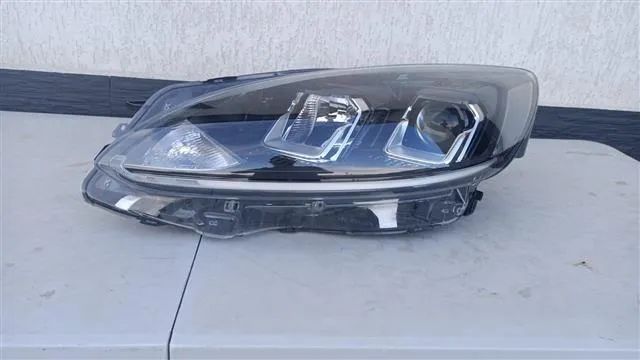 Far stanga Ford Kuga an 2020 2021 2022 2023 Lupa led Halogen cod LV4B-13W030-AK , LV4B13W030AK