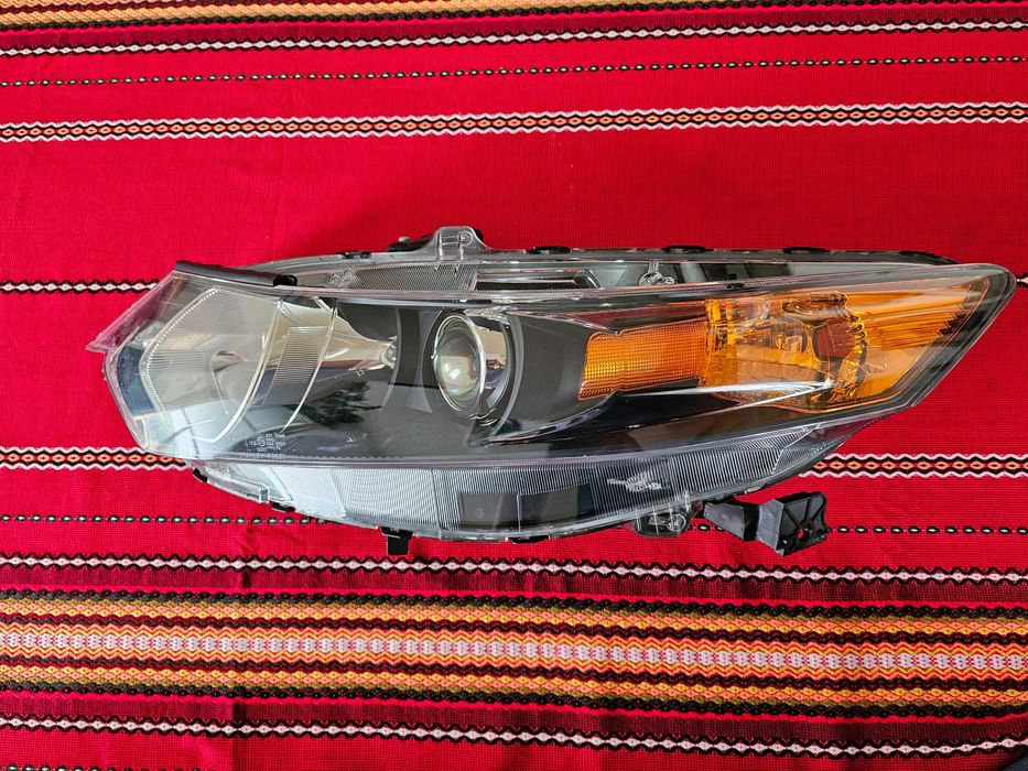 Оригинален Ксенонов фар Хонда Акорд