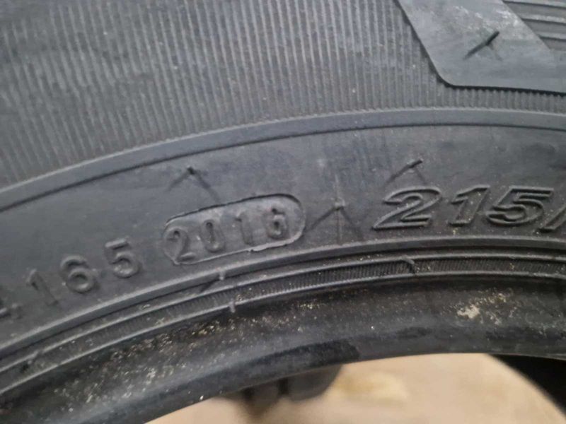 2 Nexen R15C 215/70
летни бусови гуми DOT2016