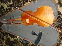 Скрипка Старинная 1950 года Германия  смычек и чемодан .