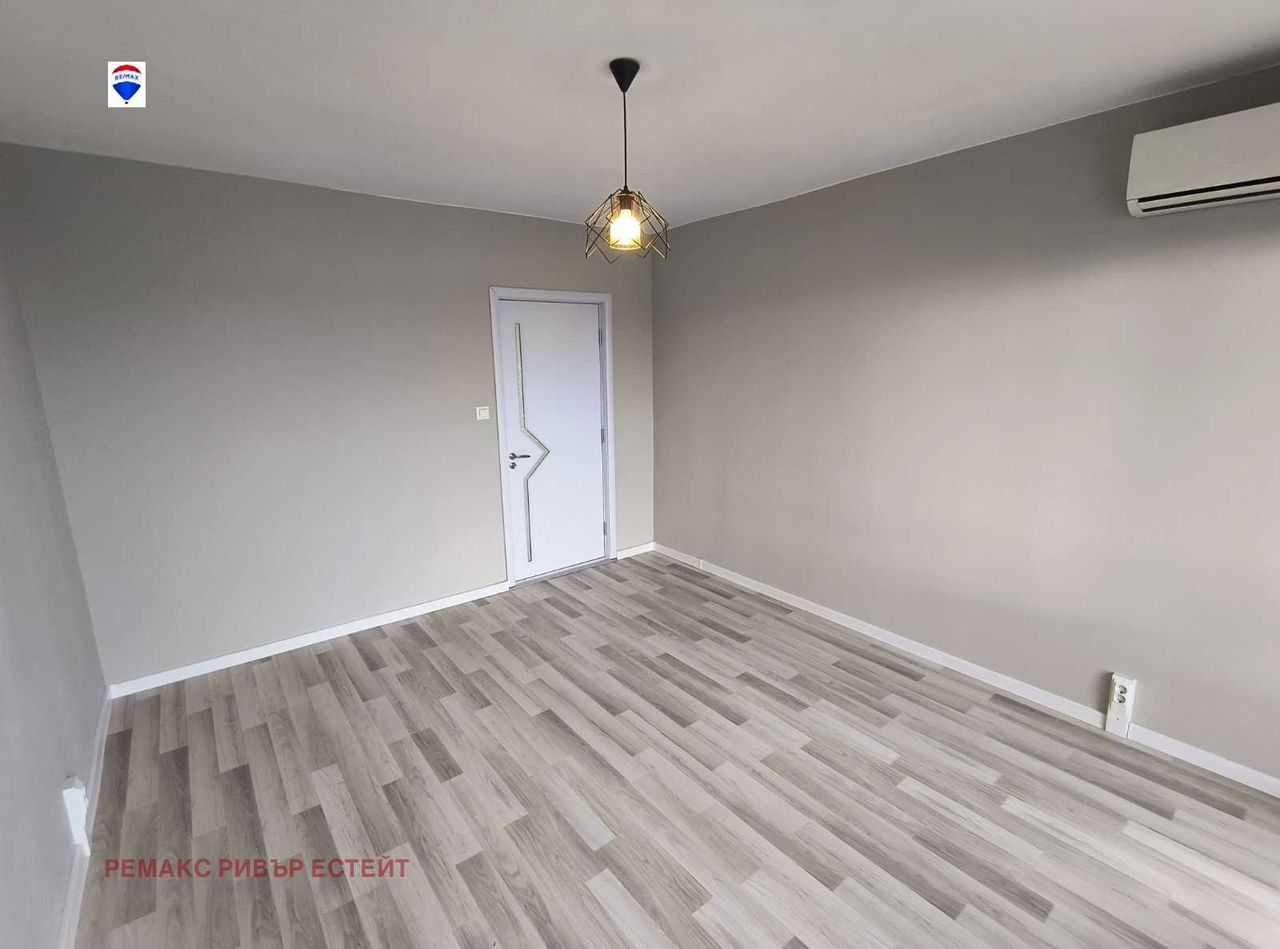 Продава се Тристаен апартамент в Русе, Възраждане - 80 кв.м за 1334 €/кв.м - Снимка #13