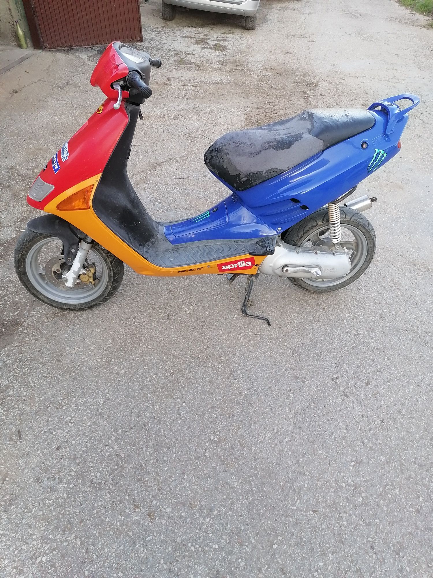 Скутер Aprilia 50куб.