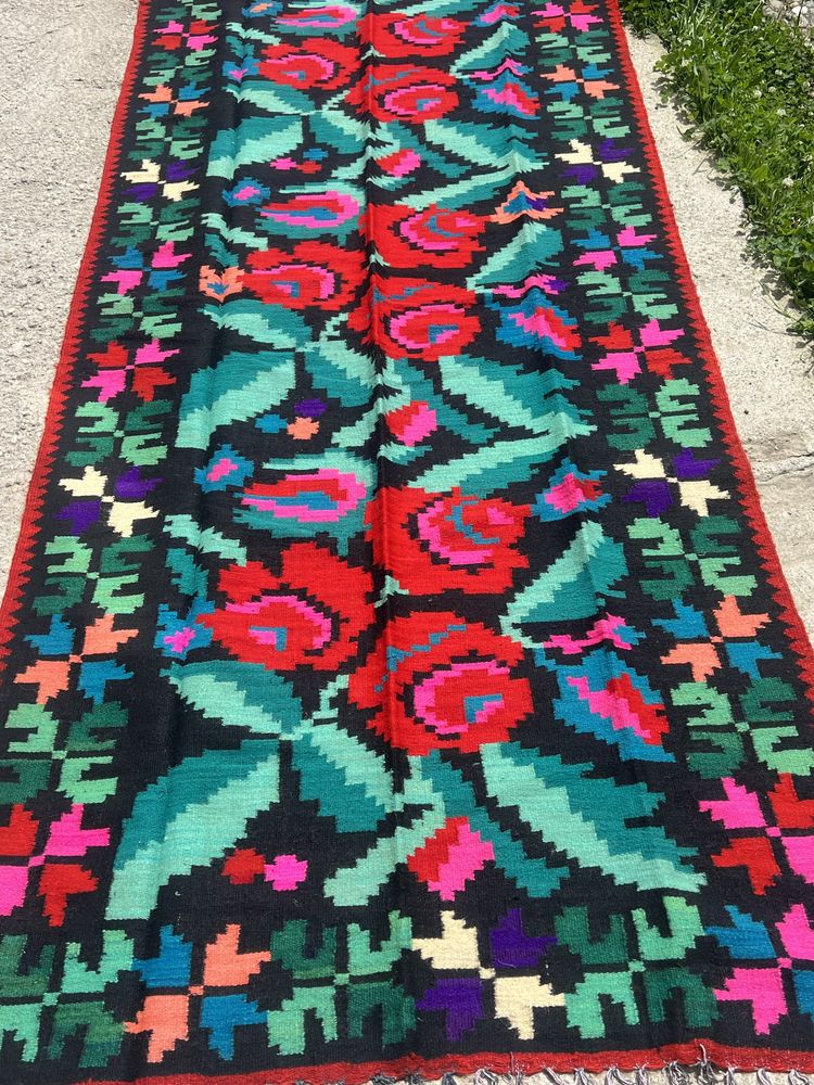 Covoare moldovenesti din lana foarte vechi