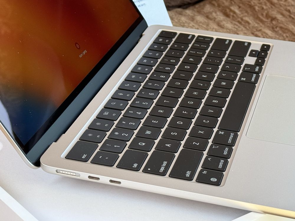 Новый MacBook Air 13.6 Chip M2 2023 EAC/SSD256GB/8Gb RAM/Touch ID