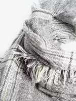 Безплатна доставка за всеки шал.