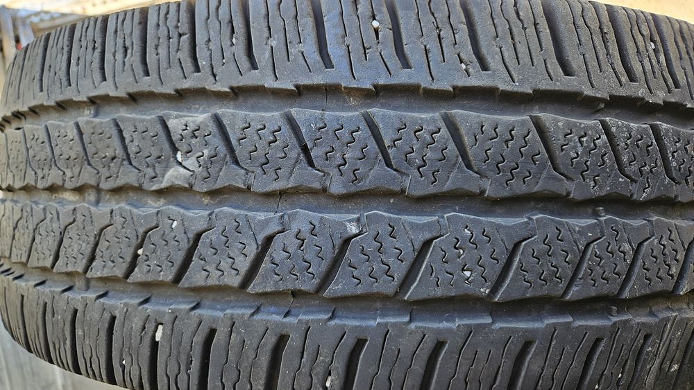 Гуми 215 65 16С дот 23 континентал