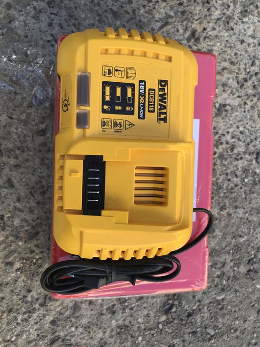 Alimentator Incarcator Dewalt DCB 118 8A