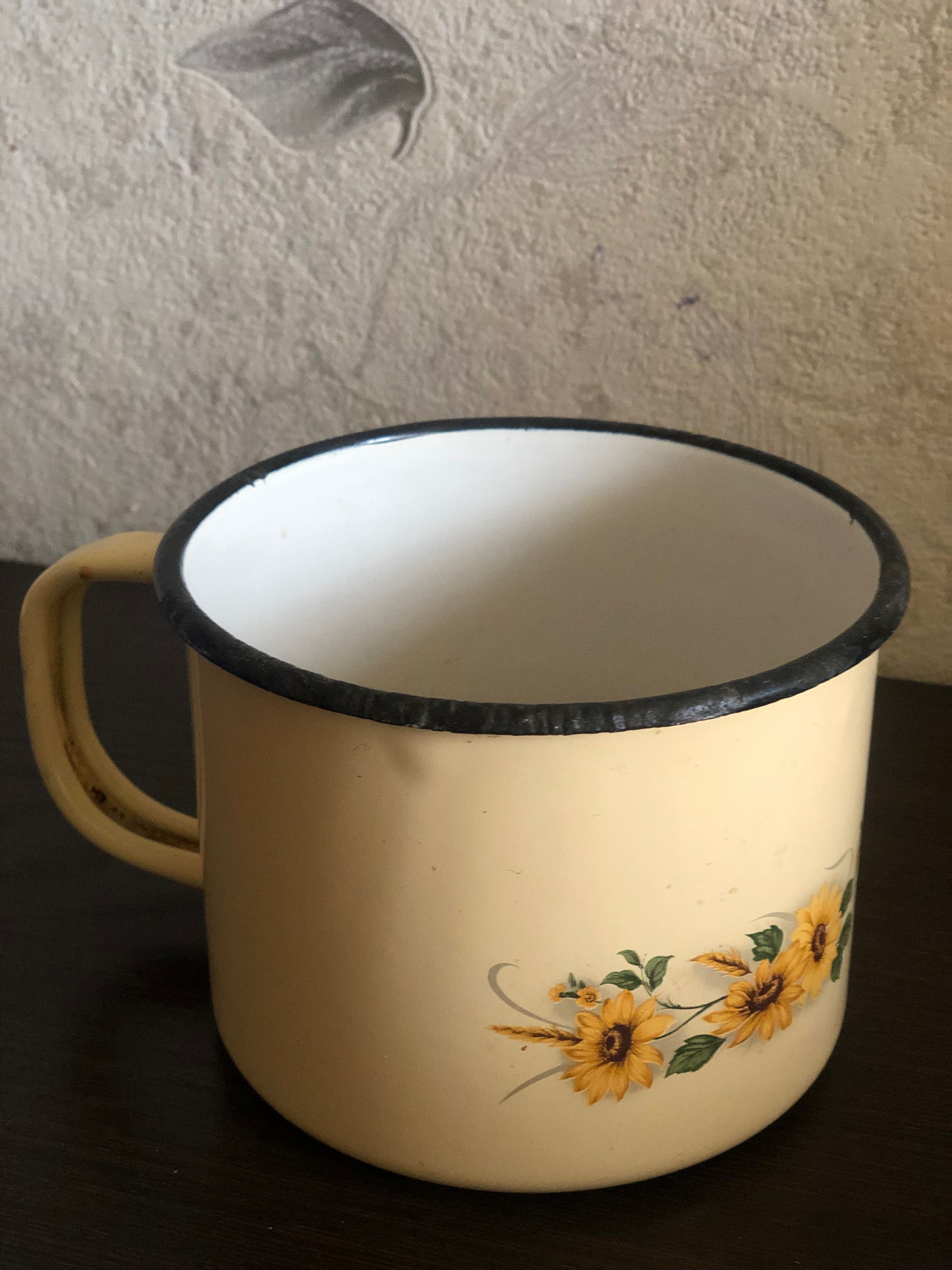 Эмалированная чашка