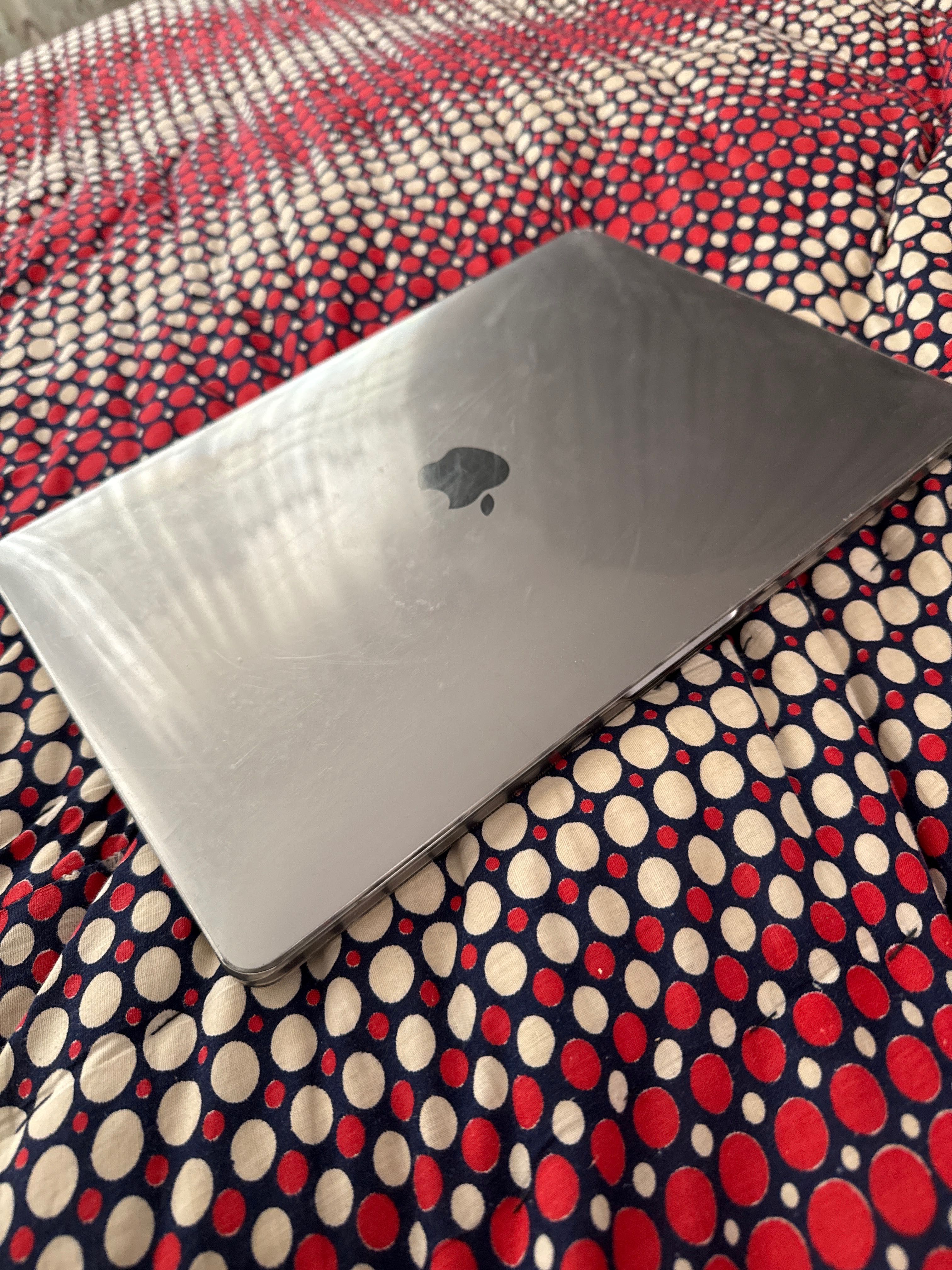 Mackbook pro 2017 core i5 ideal