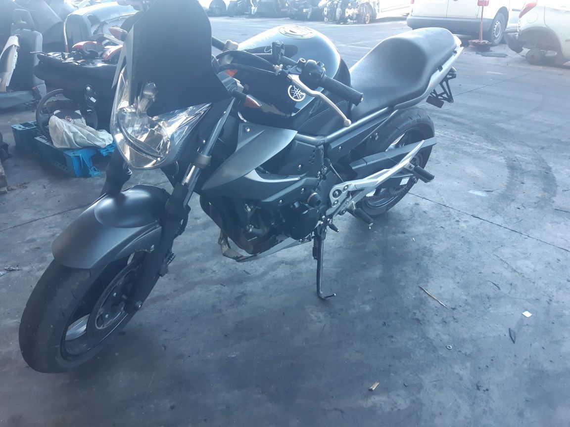 Мотоциклет Ямаха (Yamaha  XJ 6)-на части