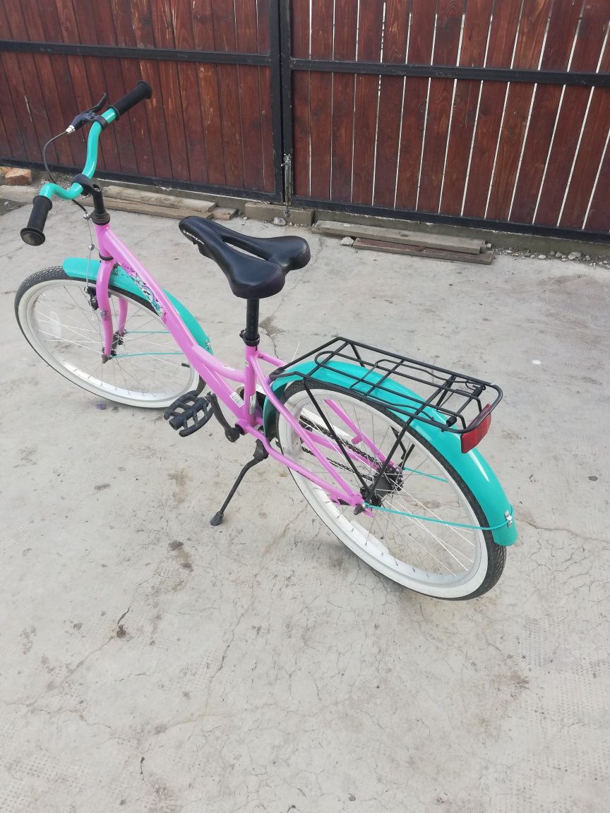 Vând bicicleta de fete